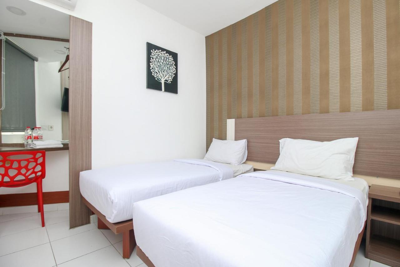 Smarthomminn Jakarta Airport Parungkuda Exteriör bild